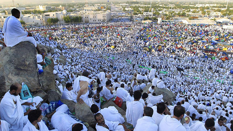 الحجاج يؤدّون الركن الأعظم للحج في أجواءٍ شديدة الحرارة
